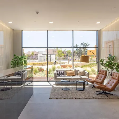 Skyline Iii Pool & Coworking By Ele Apartament *